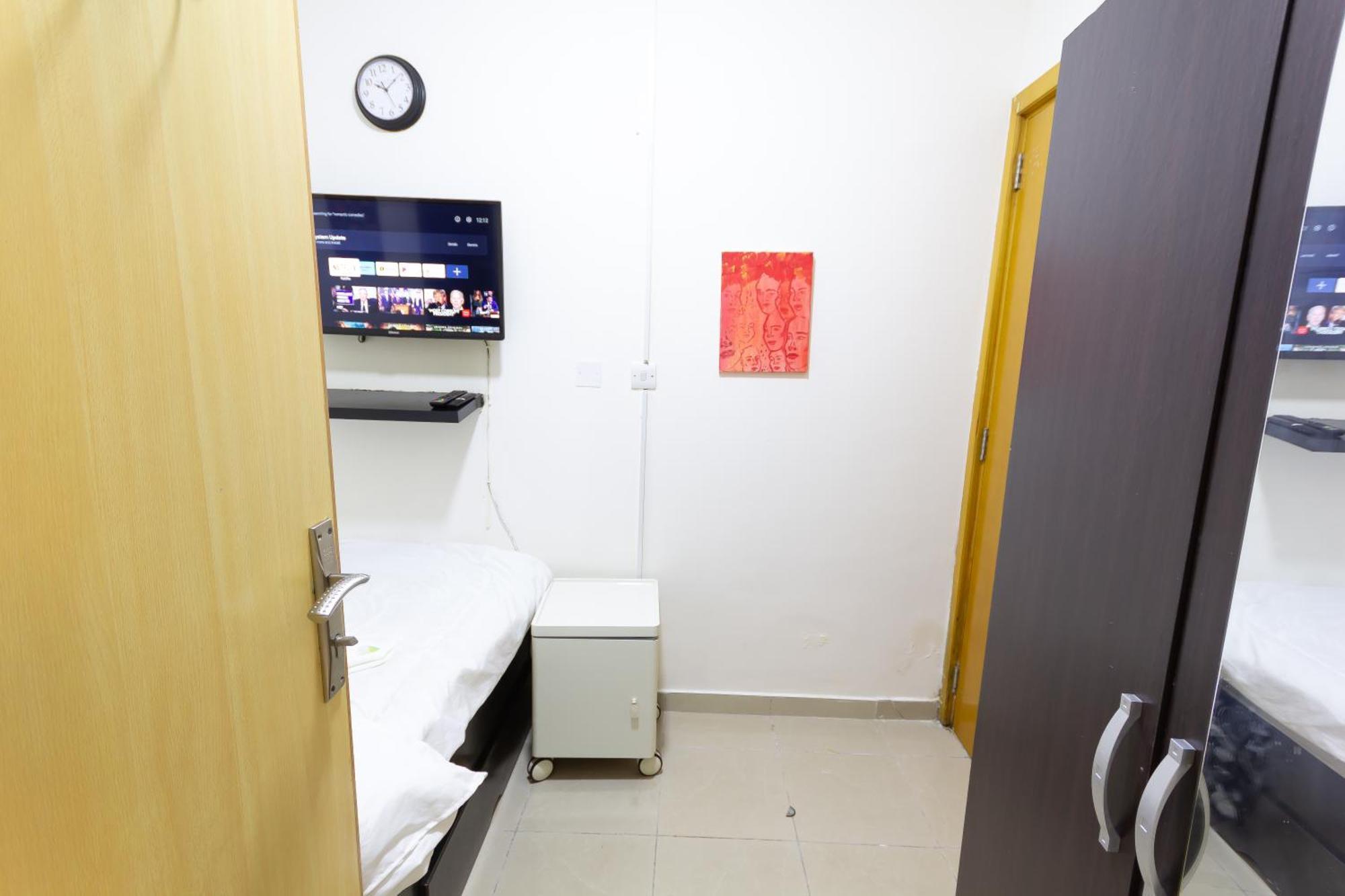 Budget Rooms With Private Bathroom For 'Girls' Only In Dubai, Marina Ngoại thất bức ảnh